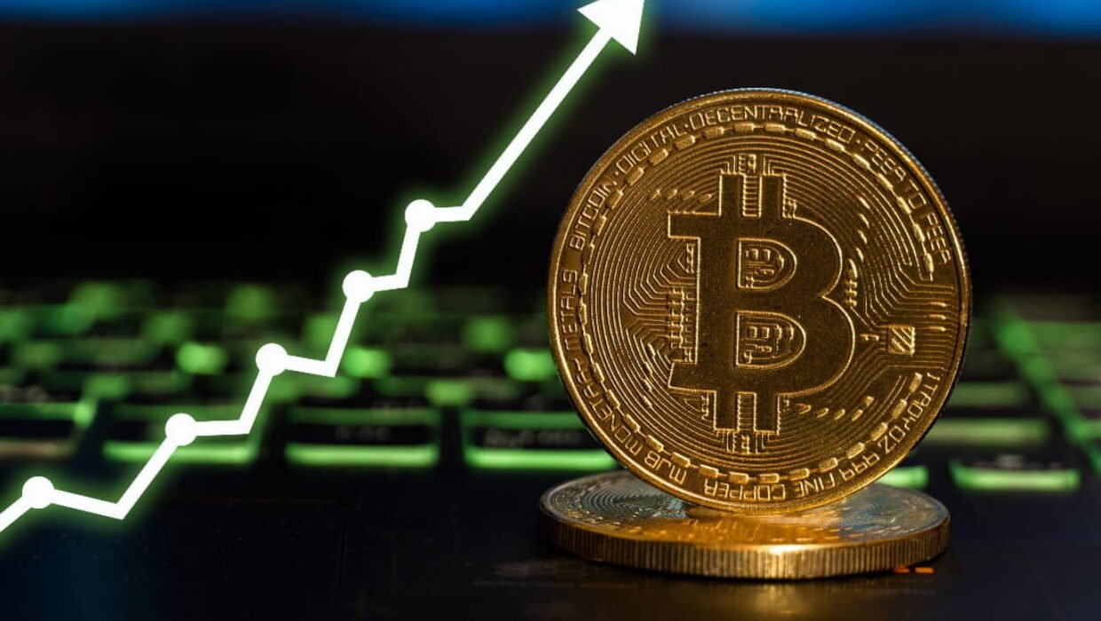Bitcoin Faces Risks Amid Strong Growth